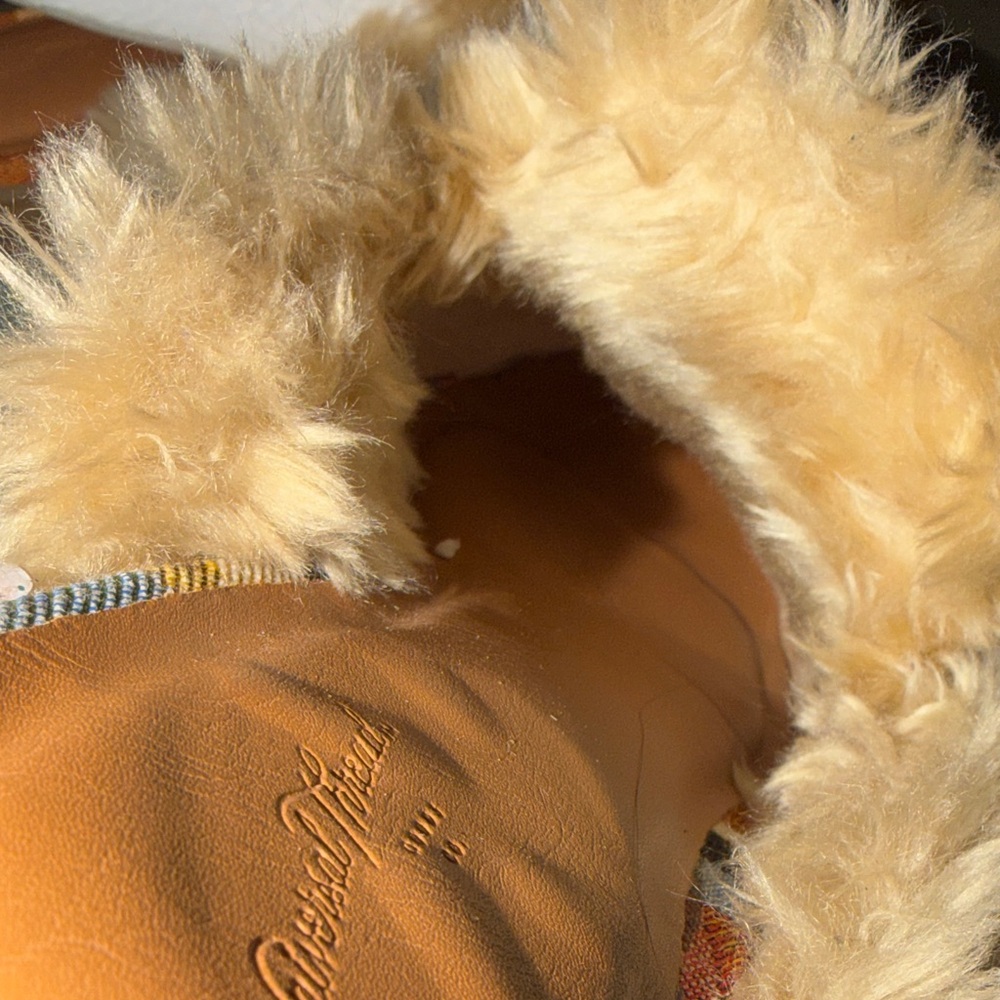 Universal Thread Multicolor Chevron Flats - image 4